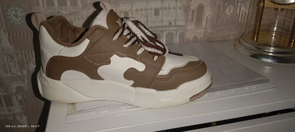 Детская обувь. Кроссовки