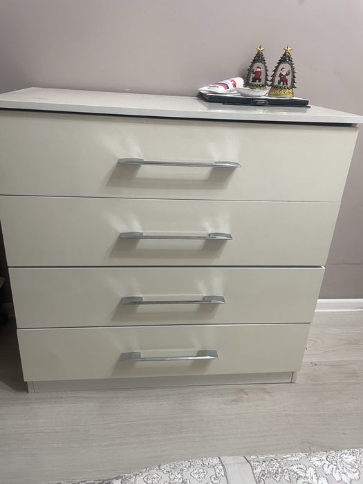 Комод, белого цвета