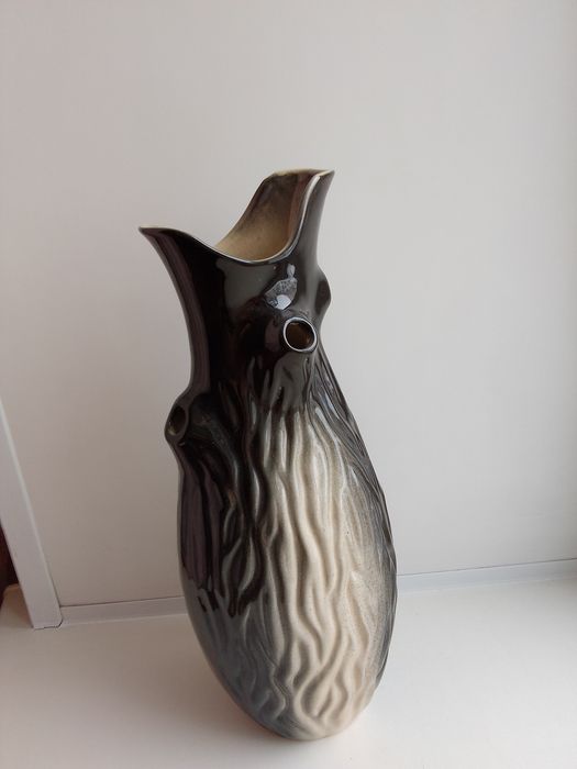 Продам керамическую вазу