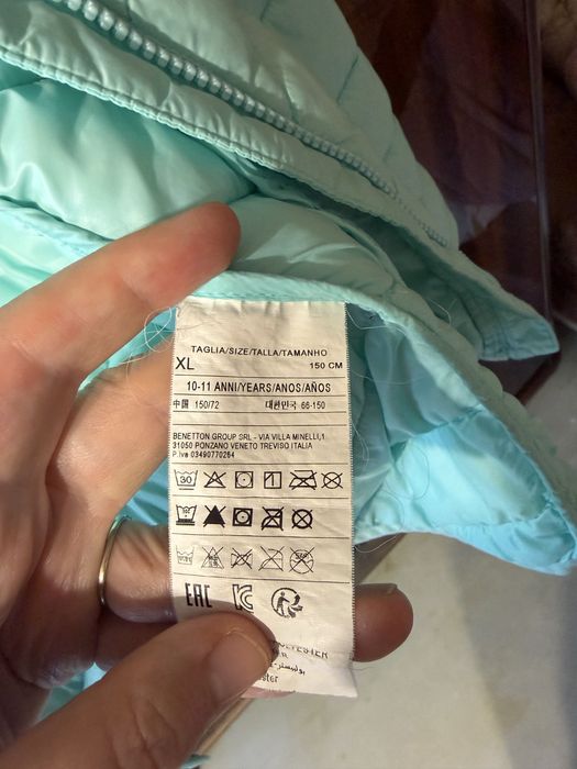 Продам куртку для девочки