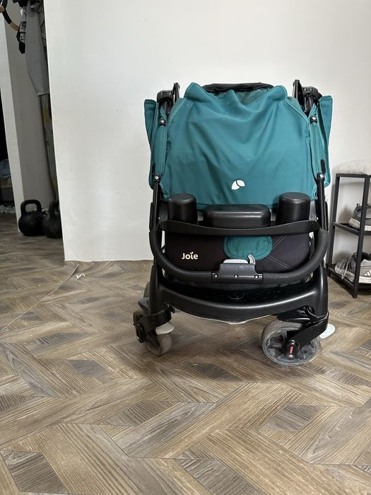 Продам коляску joie