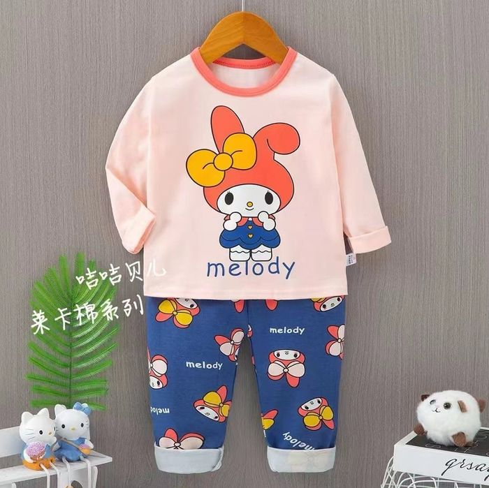 Костюмчик  для девочек