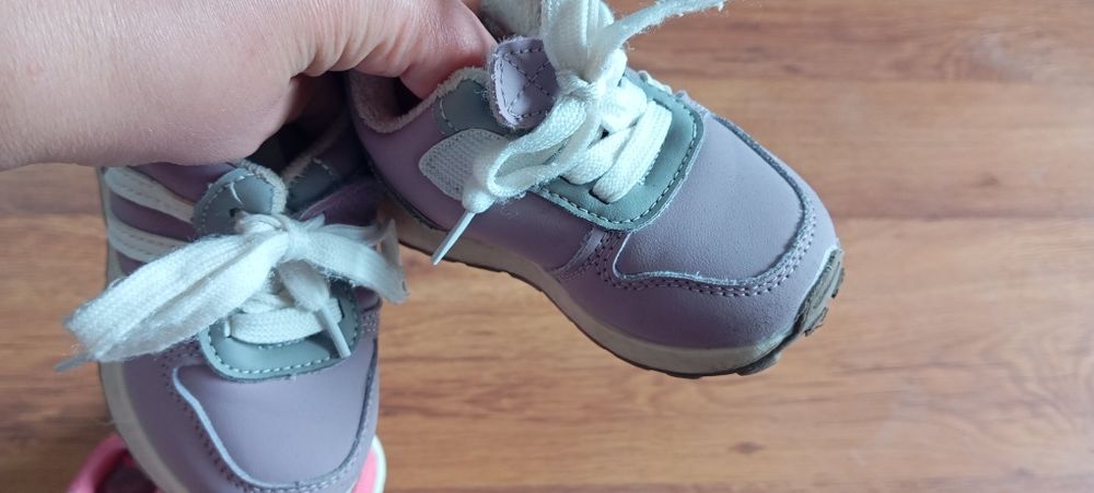 Продам детскую обувь