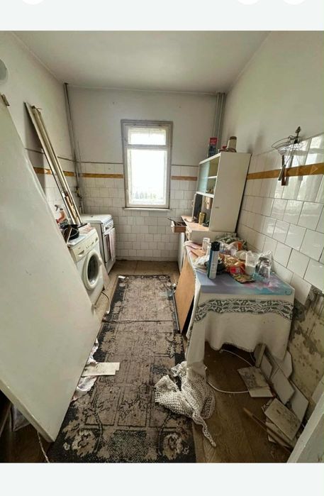 Transport Debarasari mutari moloz ridicare rapida resturi de construcț