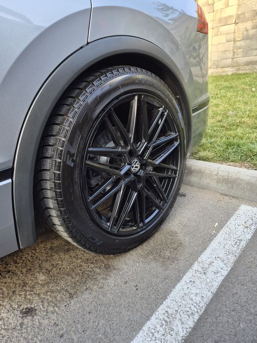 Зимние шины Perelli 255/45 R20