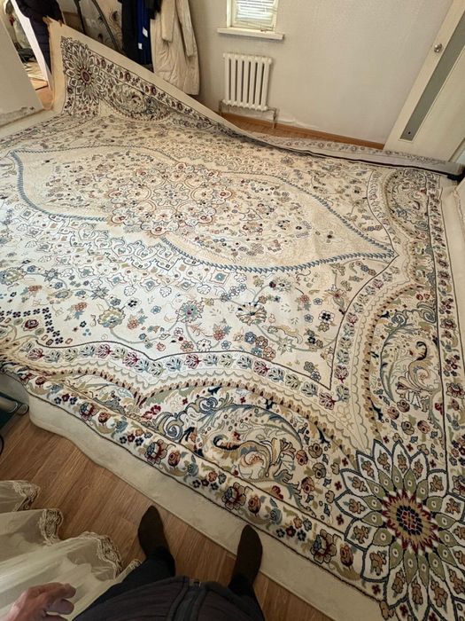 Кілем сатылады.