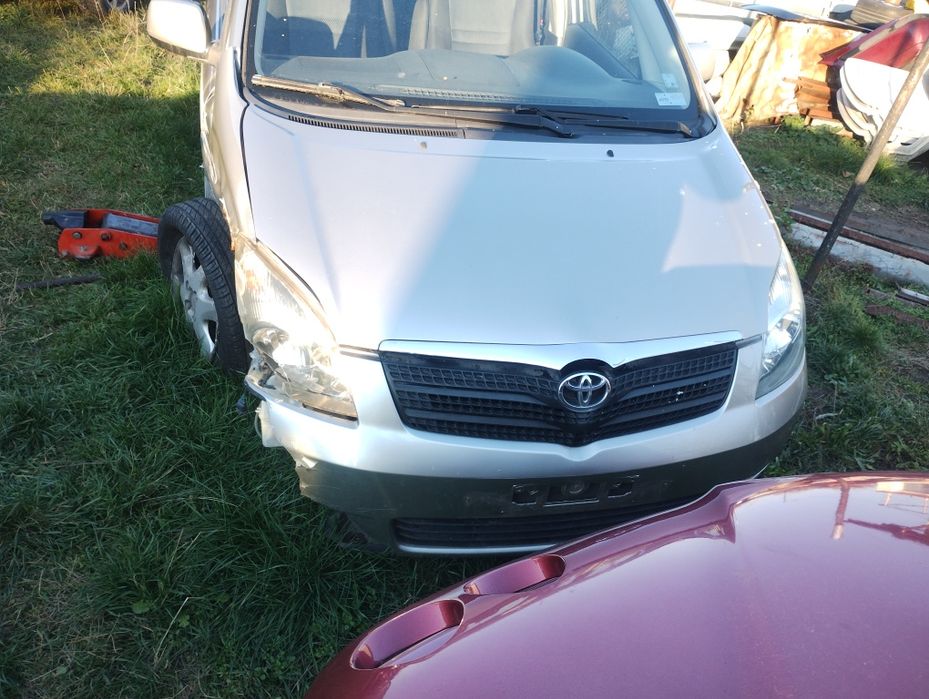 2 бр Тойота Корола Версо на части