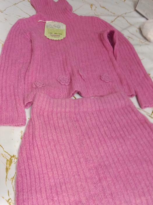 Свитер с юбкой розовый