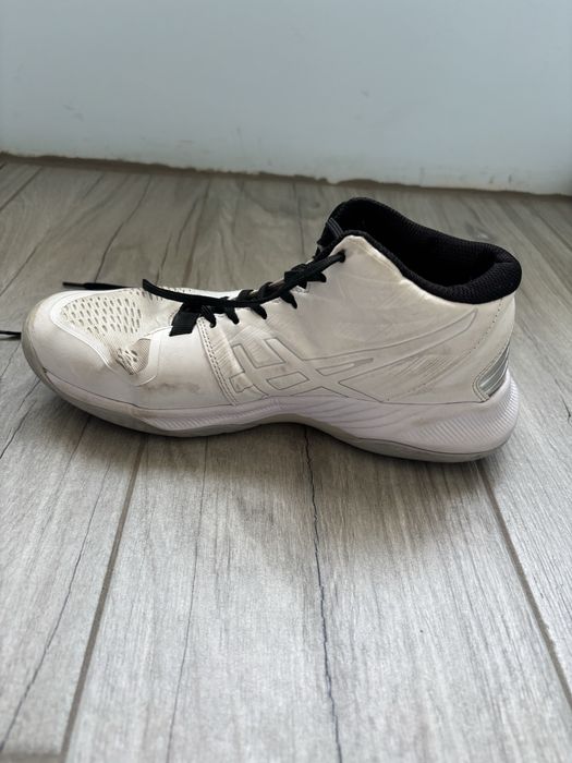 Волейбольные кроссовки Asics