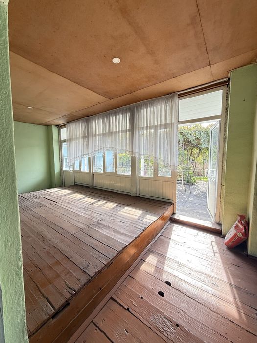 Ховли 8-март кучасида 12-соток 9-хонали