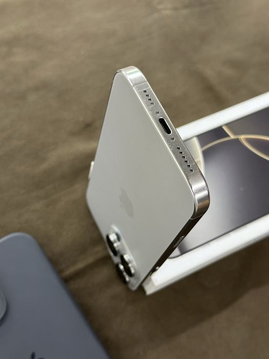 Продам iPhone 16 Pro Max