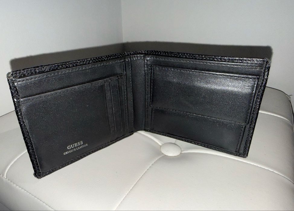 Портмоне на Guess