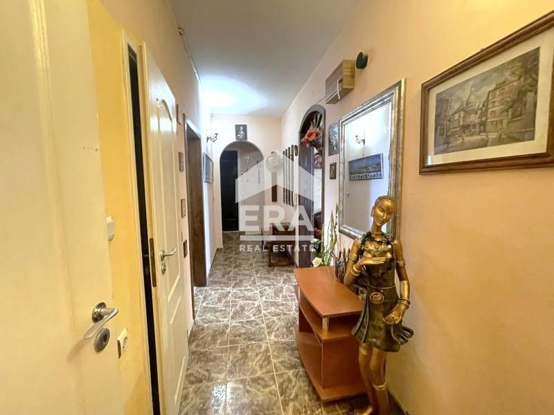 Продава се Тристаен апартамент в Варна, Левски - 90 кв.м за 1989 €/кв.м - Снимка #11