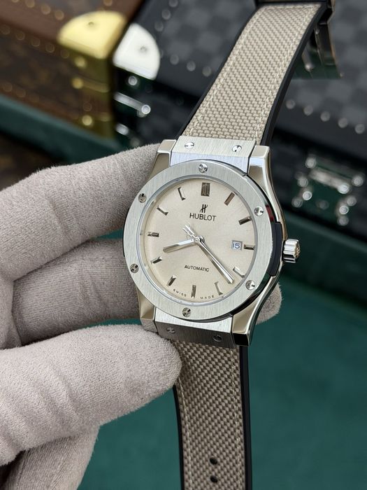Hublot Classic Fusion Automatic – Champagne Dial, Beige Strap