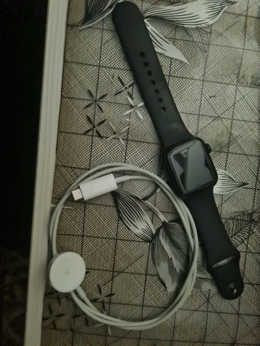 Продам apple watch se 2
