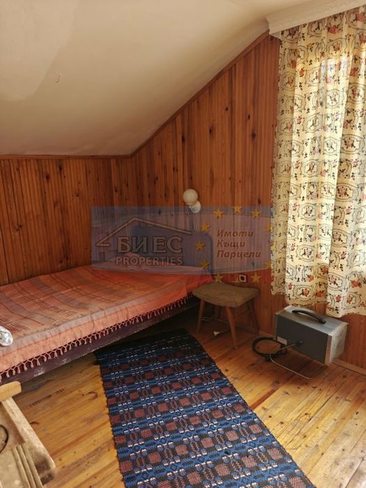 Къща - близнак в с. Боснек 100 м², двор - 288 м²