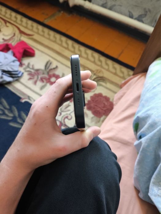 Продам Iphone 13 с гарантией