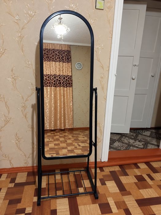 Напольное зеркало