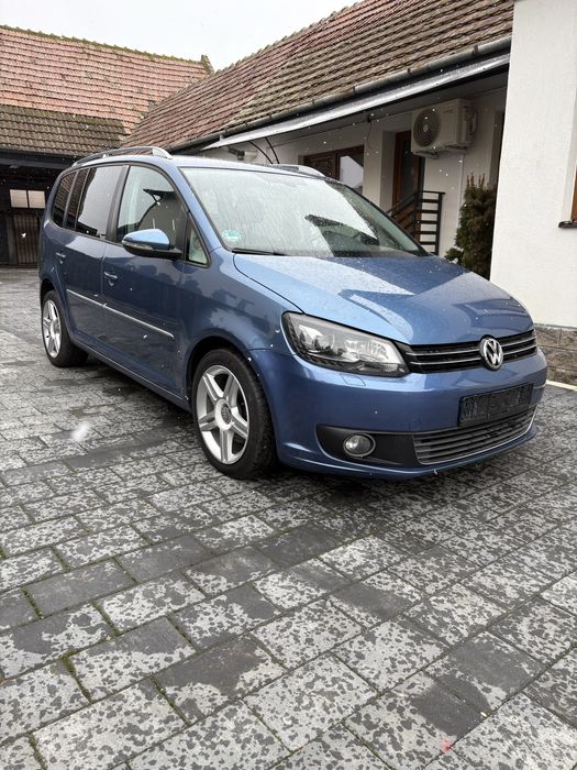 VOLKSWAGEN Touran 2011