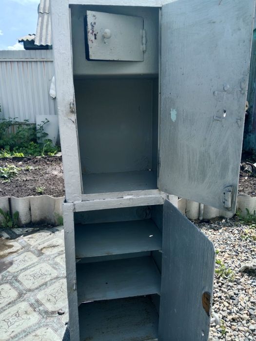 Продам сейф металлический