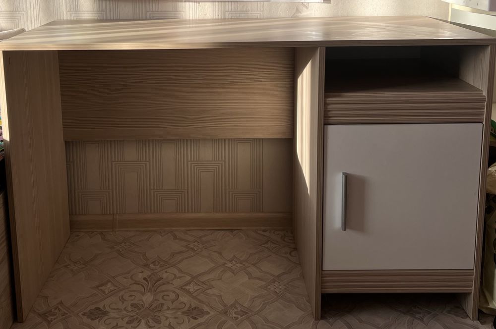 Продам письменный стол