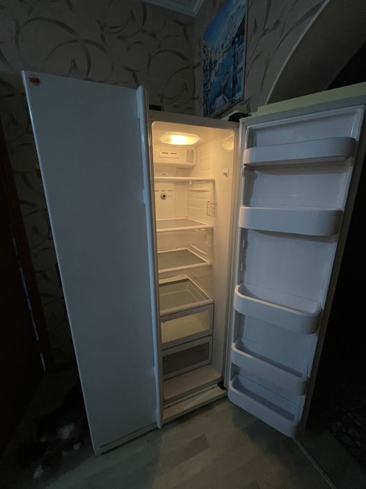 Двухдверный холодильник