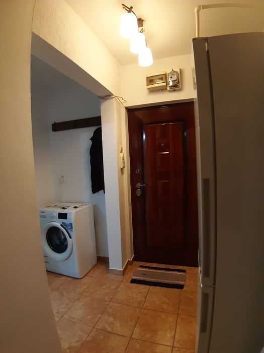 Închiriez garsoniera
