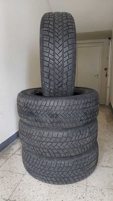 Гуми 225/65R17, Vredestein, Грайфер 7+ мм, DOT 3524. Купувани преди по-малко от 1г, ползвани само 1 сезон, дек-фев. Минах на гуми А/Т.