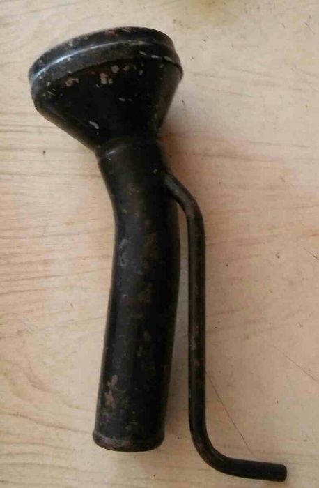 Горловина бензобака грузового авто