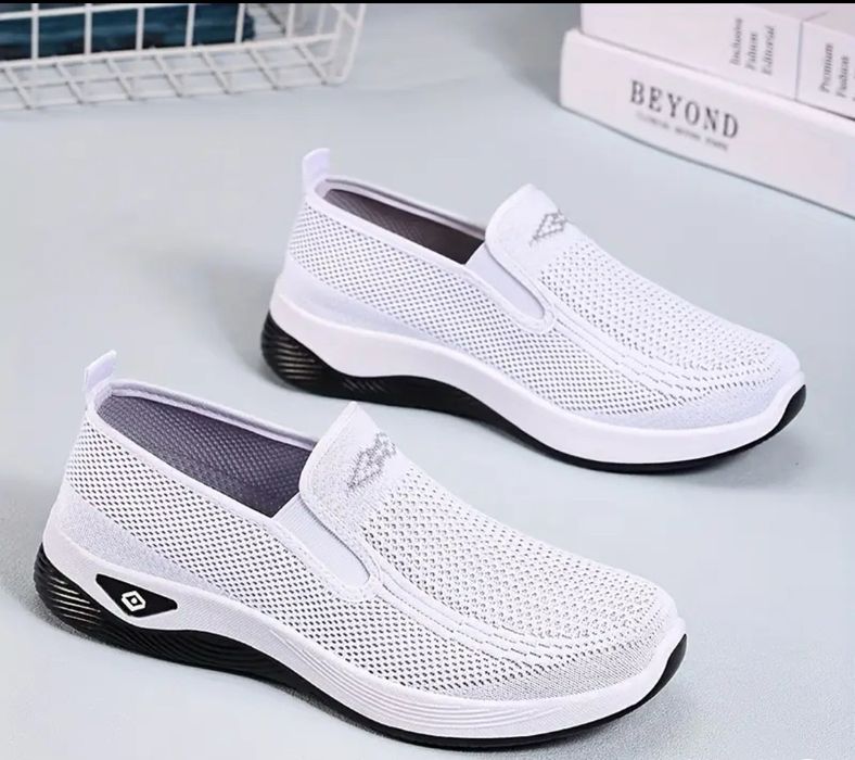 Кроссовки женские, новые, размер 43