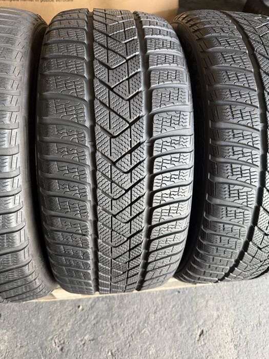 4 anvelope iarna 235/40/19 Pirelli  T0 echipare Tesla!