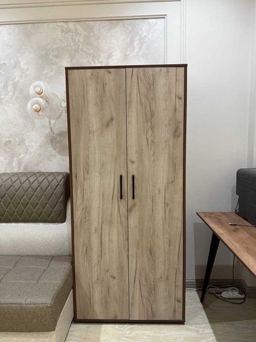 Продам офисный стол и шкаф