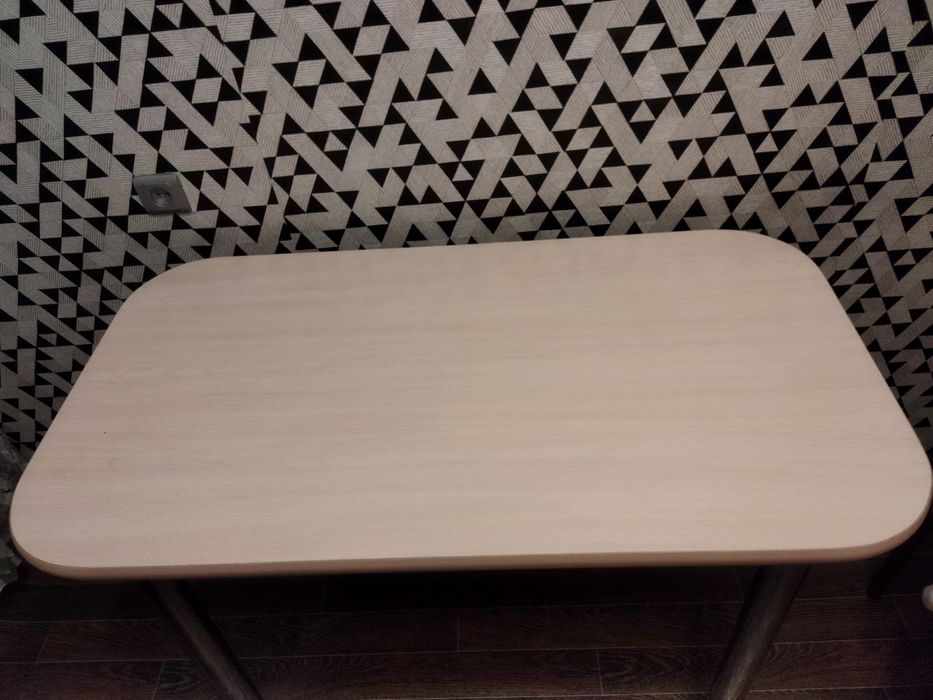 Продам стол в хорошем состоянии