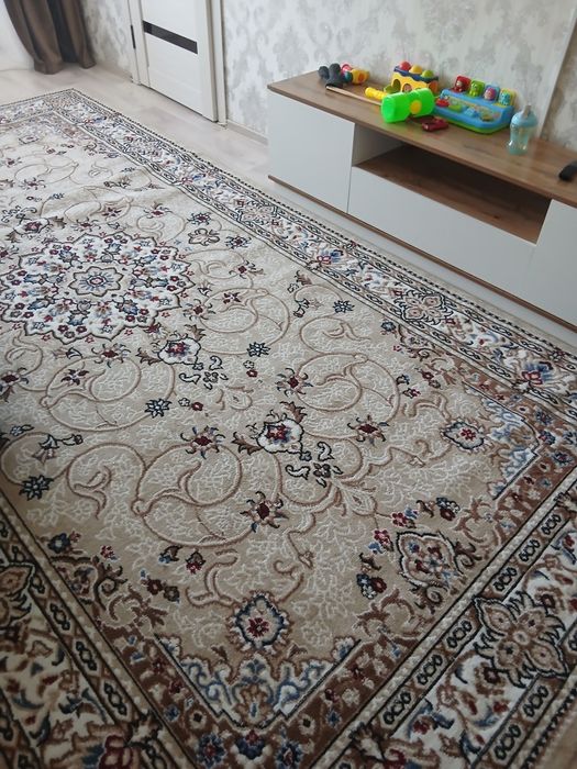 Продам ковёр новый