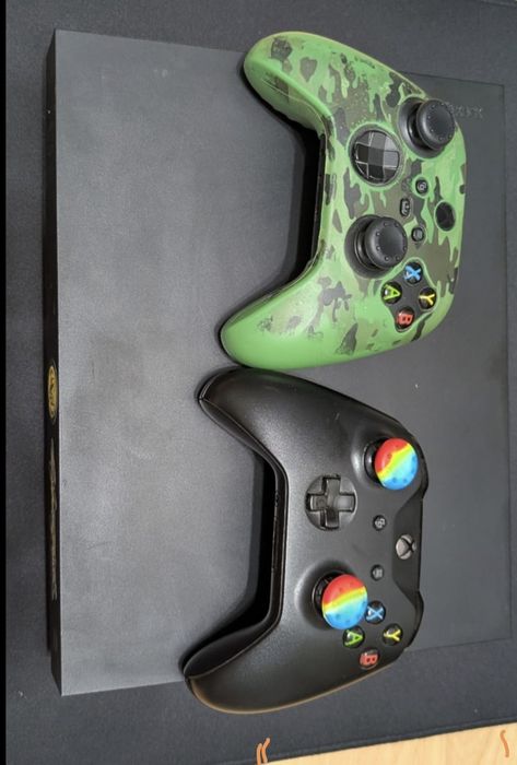 Xbox One x 1000gb все работает