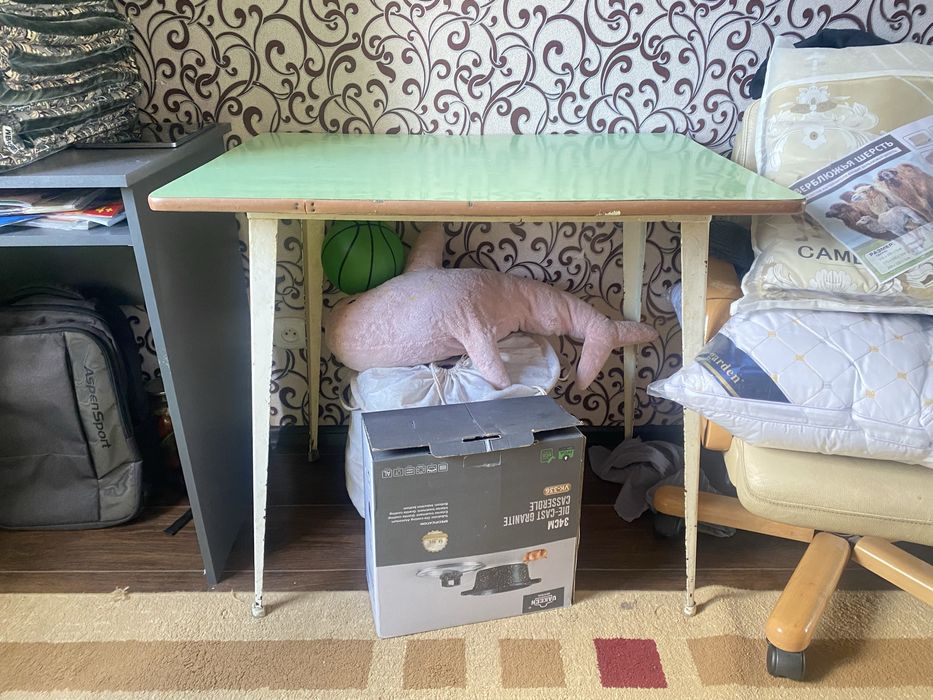 Продам стол кухонный