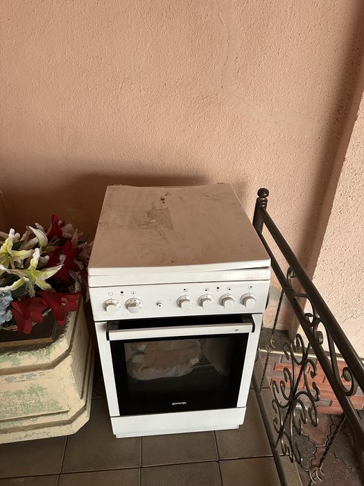 Gaz plita sotiladi yangi