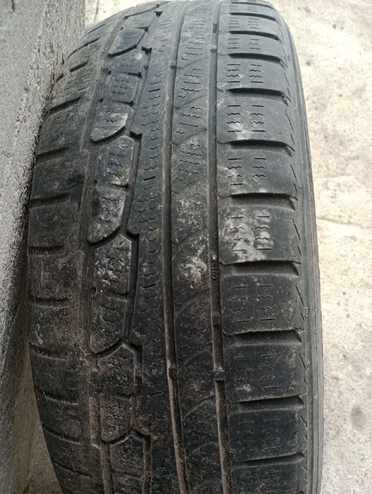 Vând cauciucuri cu jante land rover