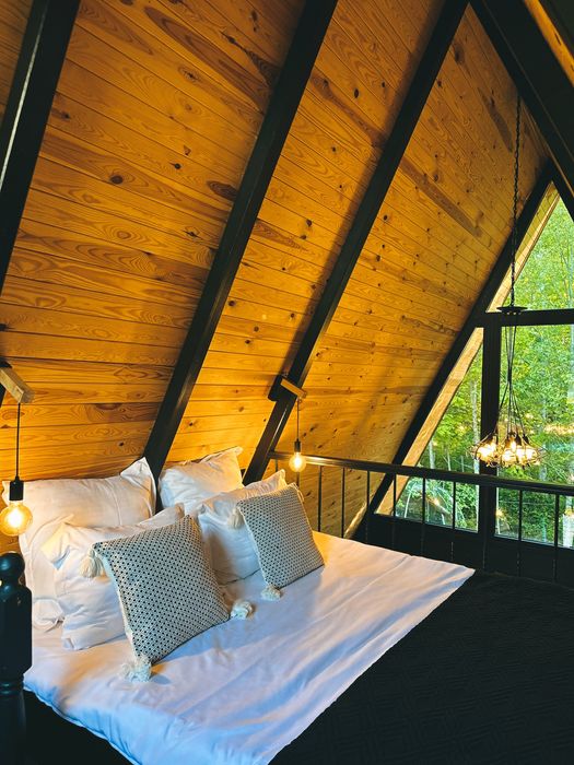 Cabană A-FRAME cu ciubar de închiriat