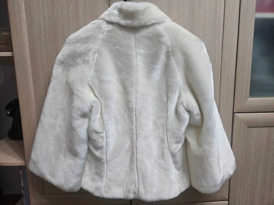 Продам шубку белую 44р