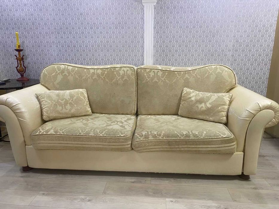 Продам мягкую мебель . Два набора