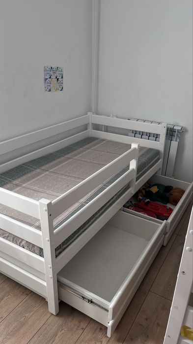 Продам двухярусный детский кровать