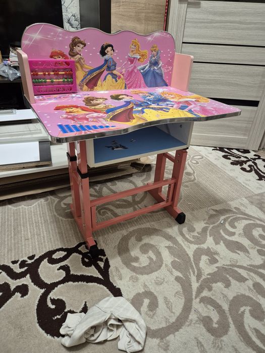 Продам стол и стул для девочки