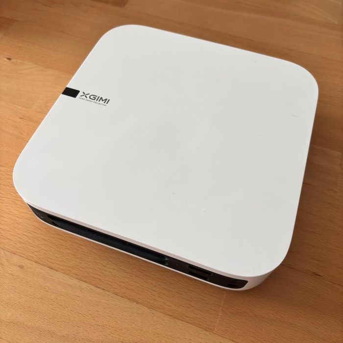 Full Hd проектор XGIMI Elfin. Ето умное устройства для домашнего кино