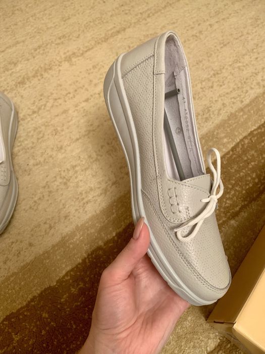 Продам новые туфли летние