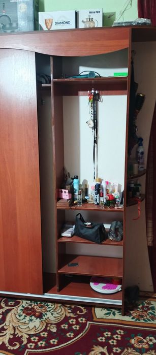 Продается шкаф, кресла, журнальный столик