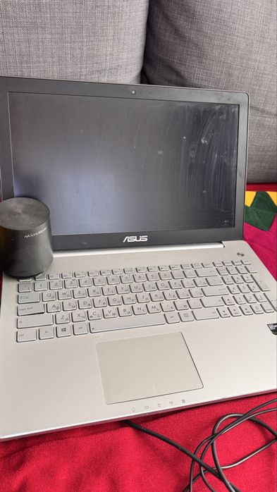 Ноутбук Асус в хорошем состояний
