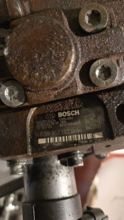 Pompă de injecție Renault Master 2010 cod 0445010234