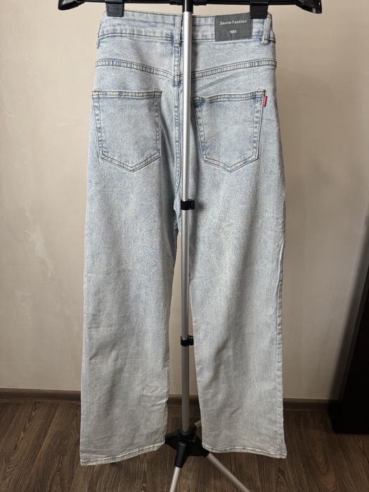 Продам джинсы 28р (46р)
