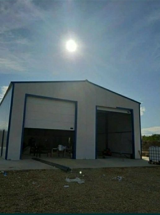 Vand hala metalică de 49×11×4
Schelet metalic din europrofile in baza